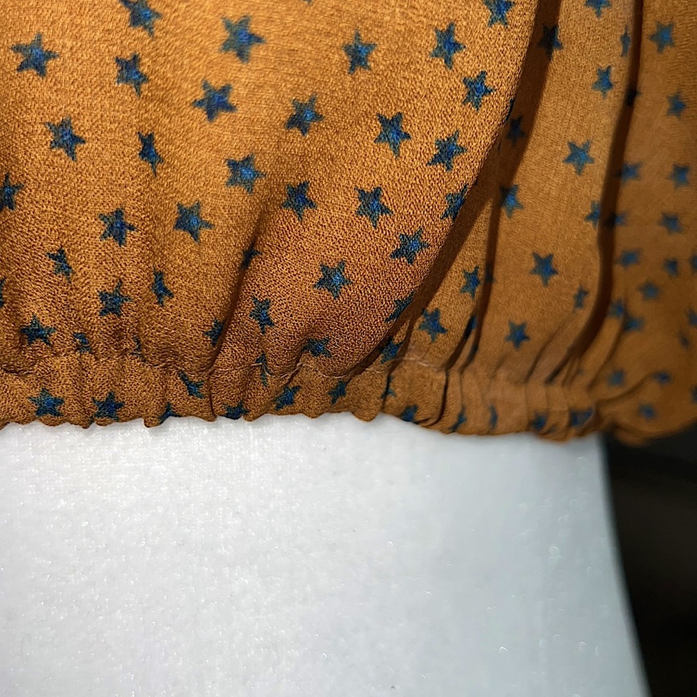 She + Sky Off-the-Shoulder Ruffle Crop - Picture 9 of 11